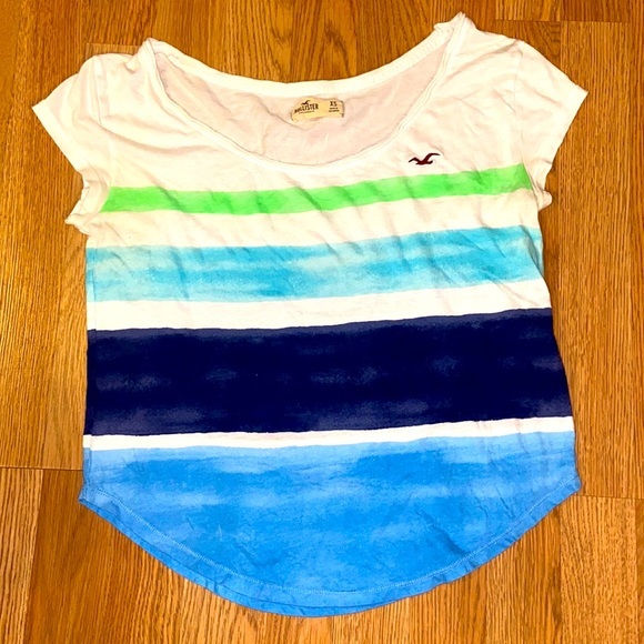 Hollister Tops - HOLLISTER || Cute Curved Hem Tee